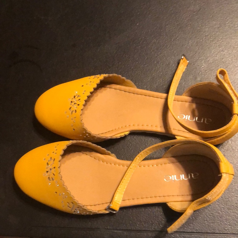 Size 4 Annie dress shoes.